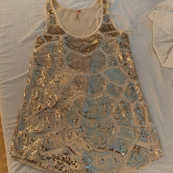 Top - Picture 1 of 2